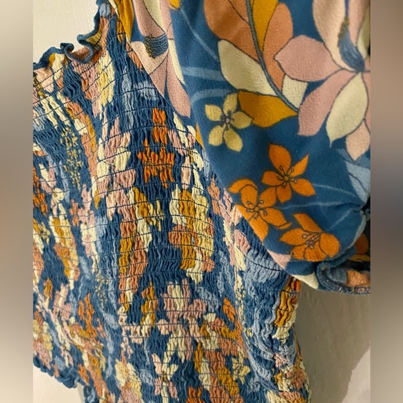 AE Aerie Blue Retro Flower Smocked Puff Sleeve Top - Picture 6 of 9